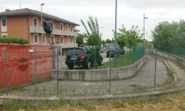 Rovigo, il sottopasso mai aperto in preda al degrado