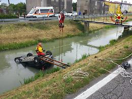 Incidente a Lozzo Atestino, perde il controllo dell'auto e finisce in canale