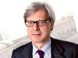 Vittorio Sgarbi inaugura la prima Triennale di Arte Contemporanea di Verona