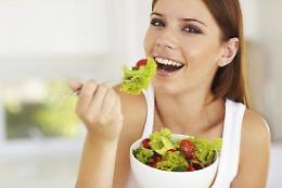 Masticare bene per evitare sovrappeso e obesità