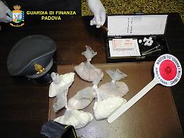 Este, sequestrati 6 etti di anfetamine e 11 piante di canapa