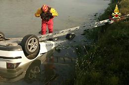 Incidente a Codevigo, auto finisce in un canale di scolo