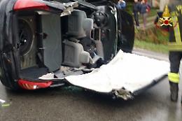 Incidente nel padovano: per soccorrere un conducente i vigili tagliano la cappotta dell'auto