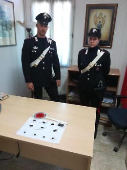 Nel rodigino extracomunitario offre droga ai minorenni in un bar
