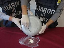 Venezia, fermato all'aeroporto Marco Polo corriere con la droga nella pentola