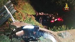 Padova, 25enne perde il controllo della sua Mercedes e finisce nel canale di scolo