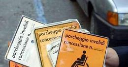 Mirano, padre con figlio disabile a bordo percorre zona Ztl e viene multato: aveva il pass