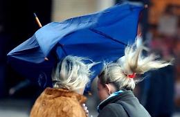 Meteo: da stanotte a mercoledì stato di attenzione per forte vento nel Veneto