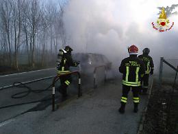 Limena, auto si incendia: si è salvato in tempo il conducente