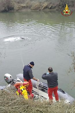 Giallo a Stanghella: auto rubata ritrovata nel fiume