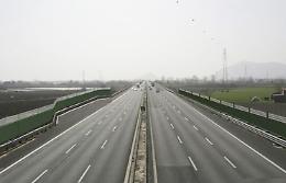 Tragedia sull’A13: autotrasportatore perde la vita in un tamponamento