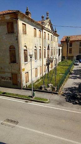 Camposampiero, appello per salvare dal degrado villa Maran