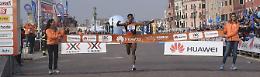 Venicemarathon: gruppo di testa sbaglia strada, vince un italiano