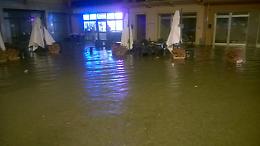 Cavarzere, i negozi del centro: "Bisogna fare qualcosa per non finire sott’acqua quando piove”