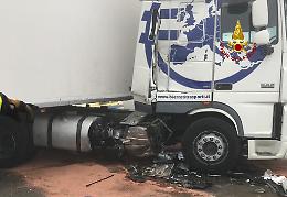Scontro tra due camion lungo la statale Romea questa mattina