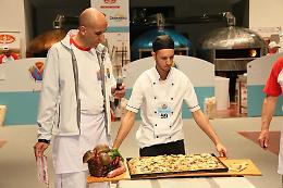 Il campione mondiale di pizza in teglia è Mirko Boniolo di Cavarzere