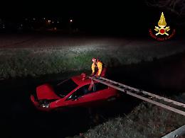 San Giorgio delle Pertiche: recuperata l'auto dentro il canale