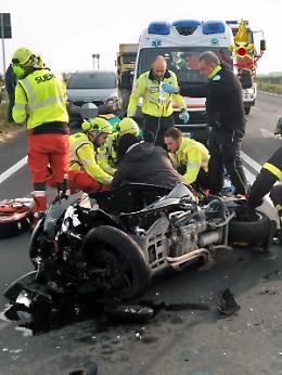 Incidente tra moto e furgone a Correzzola: grave il centauro