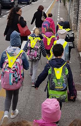 A Mirano si va a scuola insieme a piedi con il progetto Pedibus