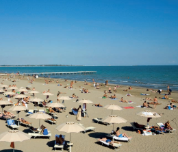 Spiagge libere in estinzione: l’Italia svende il suo mare