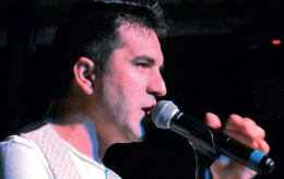 “Amici del Mondo” a Ponte San Nicolò, un aiuto concreto dal tour del cantante della solidarietà