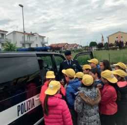 Insegnanti per un giorno: i vigili di Loreggia spiegano la sicurezza agli studenti