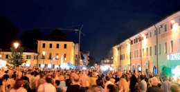Il centro storico di Noale in festa con la “Notte Rosa”