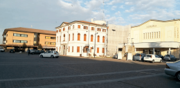 Campodarsego: “La piazza della città è regolare”