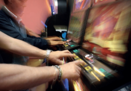 Gioco d’azzardo, allarme nel Polesine: mezzo miliardo in puntate e sempre più fragili colpiti