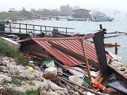 Porto Tolle: pescatori in ginocchio, capannoni affogati tra le onde