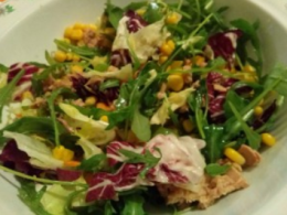 Insalata di mais e tonno