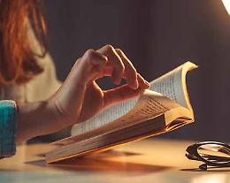 Perché leggiamo di più d’estate? Il potere delle vacanze sulla mente e sui libri