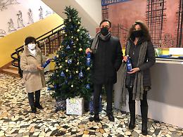 Padova, sindaco Giordani, assessori Gallani e Piva consegnano le borracce alle scuole medie