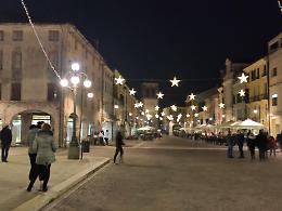 Este, luminarie a costo zero e buoni spesa