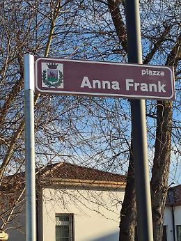 Piove di Sacco: il nuovo parcheggio di via Castello intitolato ad Anna Frank
