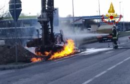 Altavilla Vicentina, carotatrice fora il metanodotto: SR 11 bloccata per ore