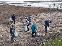 Codevigo, i volontari puliscono valle Millecampi e spiaggetta della Boschettona