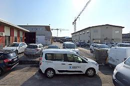 Tragedia sul lavoro a Vicenza: autista schiacciato da un muletto