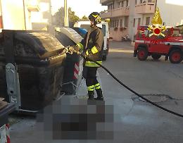 Chioggia  uomo senza vita nel cassonetto incendiato