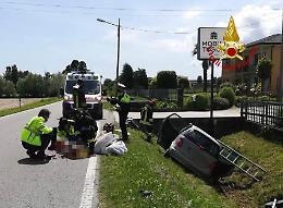 Arzergrande, auto finisce in un canale di scolo: ferita un'anziana