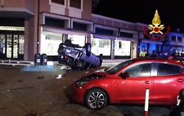 Auto si rovescia: muore un 19enne statunitense e 2 feriti