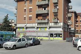 Tanta fame, niente soldi: magia e beve al supermarket e non paga