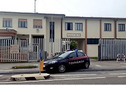 La separazione non gli va giù, dà i numeri e picchia i carabinieri: in arresto