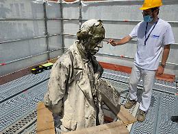 Vicenza, si pulisce la statua di Zanella. Poi toccherà a Garibaldi e al re Vittorio Emanuele
