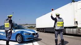 Vicenza, la Stradale denuncia 16 furbetti della patente per aver usato trucchi all'esame