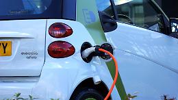 L’elettrico supera diesel e benzina: ecco cosa sapere su ricarica e colonnine