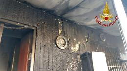 Grave il 58enne salvato dall'incendio: ora ai grandi ustionati di Padova