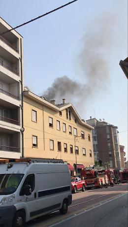 Incendio in via Aspetti a Padova, due persone in ospedale