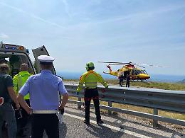 Incidente in moto sul Costo: grave un giovane, strada bloccata per un'ora