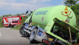 Cisterna carica di gas precipita in una scarpata a Solagna: Valsugana chiusa al traffico